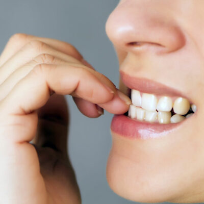 10 Unhealthy Habits That Damage the Teeth